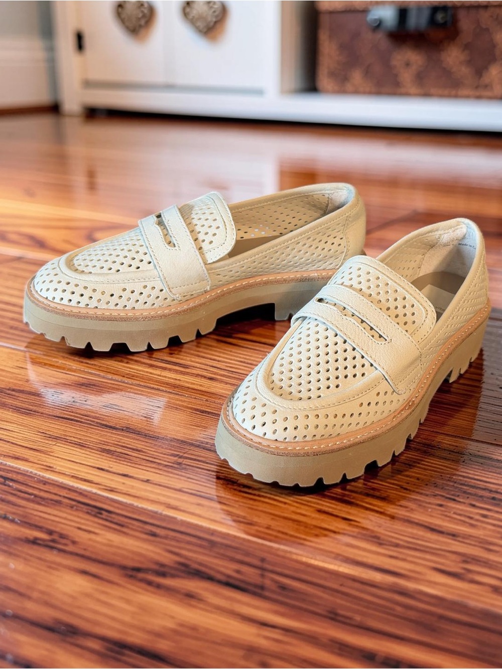 Dolce Vita NWT Sz 6 Cream Leather Perforated Penny Loafers with Lug Sole (SH358)